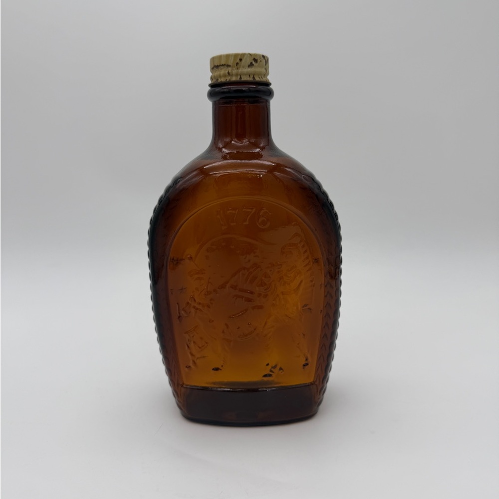 Vtg. 1976 LOG CABIN #2 Glass Syrup Bottle W/ Metal Top 1776 Bicentennial 24oz